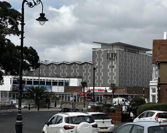 Winton House - Southend-on-Sea - Building