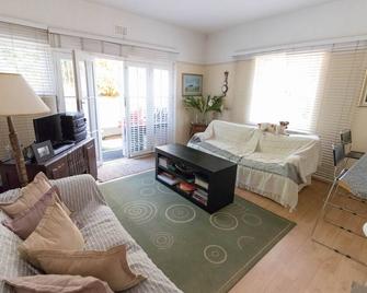 Silverhill rentals - Cape Town - Living room