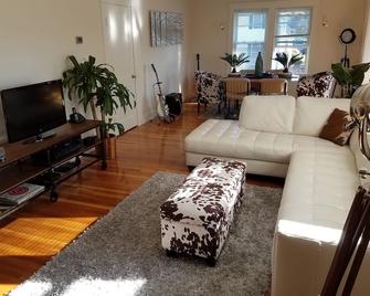Luxury & First-Class Unit - Great Access - Near Boston - Discounted rates - Watertown - Living room