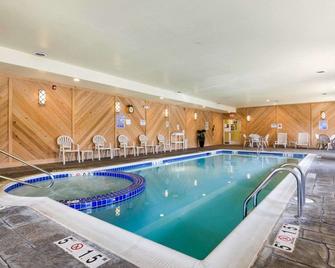 Comfort Inn & Suites Orange - Montpelier - Orange - Pool