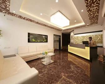 Al Noor Palace Business Class Hotel - Chennai - Front desk