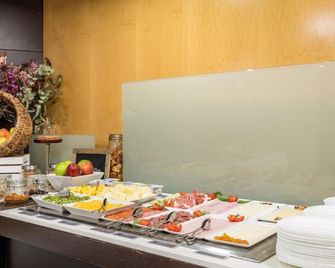 Apartamentos Turisticos Madanis - Barcelona - Buffet