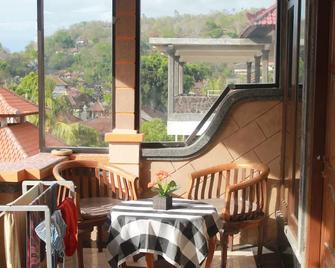 Harmony Guest House - Manggis - מרפסת