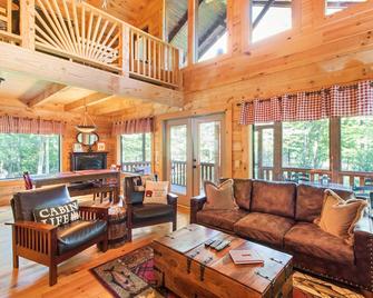 Luxurious Mountain Cabin in Monteagle Near Sewanee with Private Pond - Monteagle - Obývací pokoj