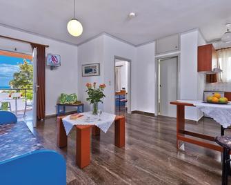 Hotel Koukouras - Stalos - Sufragerie