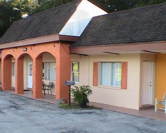 At Home Express Tangerine Inn - DeLand - Building