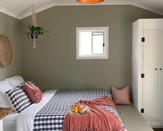 Tiny Home on a Hill - Heathcote - Bedroom