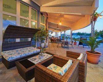 Family Hotel Regata - Pomorie - Patio