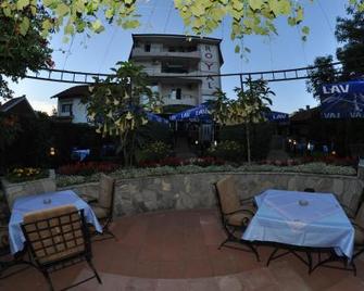 Hotel Royal - Kraljevo - Patio