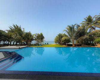 Serendib Beach Hotel - Індурува - Басейн