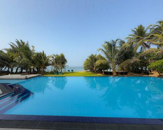 Serendib Beach Hotel - Induruwa - Bazén
