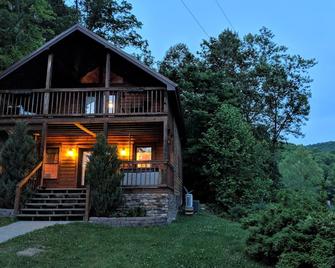 Private & Secluded Yatesville Lake Cabin Rental, Lakeview, Wifi, Kayaks, Arcade! - Louisa - Building