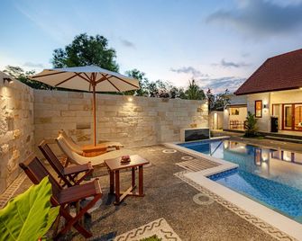 Cove Tegeh Bila - Denpasar - Piscina