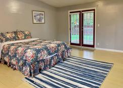 Whole Suite to Yourself at Coquitlam Centre! - Port Coquitlam - Bedroom
