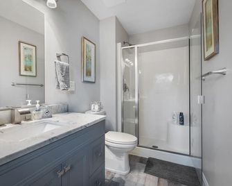 Love Lake Manor - Brainerd - Bathroom