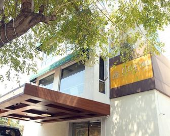 Treebo Premium Twin Star - Chennai - Building