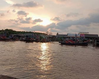 Coconut Homestay Tanjong Karang Sekinchan Kuala Selangor - Tanjung Karang - Vista externa