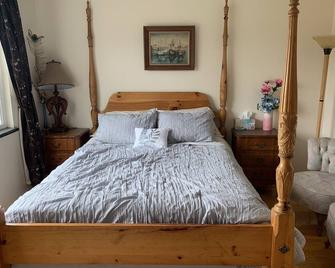 Family-friendly Home - Seaside - Bedroom