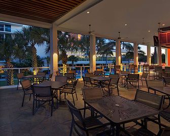 Finding Meili Gorgeous Beachfront Crystal Shoresresort+amenities.2br - Marco Island - Restaurant