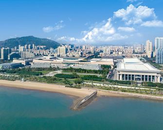 Yuehua Hotel Xiamen Seaside Hotel corridor leads to the stone exhibition hall - Xiamen