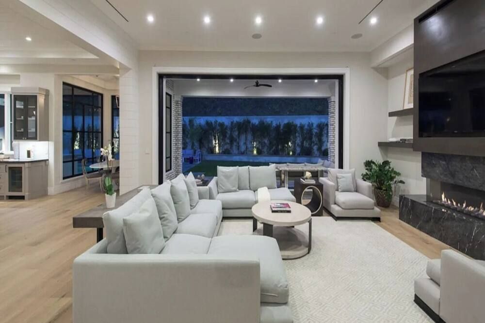 Mandeville Canyon - Exquisite Contemporary Farmhouse with Pool & Spa - לוס אנג'לס - טרקלין