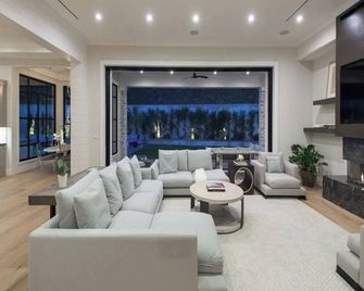 Mandeville Canyon - Exquisite Contemporary Farmhouse with Pool & Spa - Los Angeles - Lounge