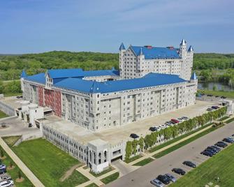 The Grand Castle Apartments - Grandville - Building
