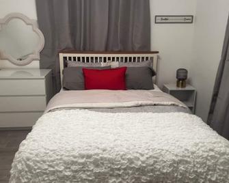 Cosy Stay in the Lord Host Apartment Next to a Arts Centre - London - Bedroom