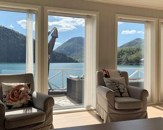 6 person holiday home in ETNE - Etne - Sala de estar