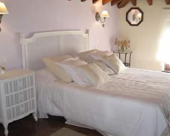 Self catering Las Casitas de Valles for 2 people - Villamayor - Habitación