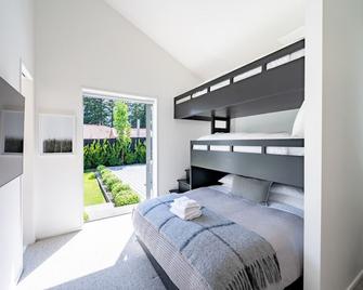 Eely On Point by Sotheby's Luxury Rental Homes - Wanaka - Bedroom