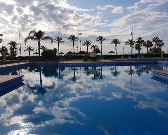 Luxury House 110 M2 On The Beach, Pool, Parking - Torremolinos - Piscina