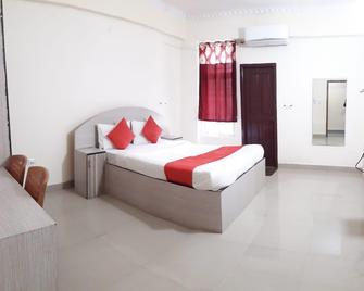 Staymaker Srinivasa Residency - Sakleshpur - Bedroom