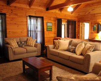 Relaxing Country Cabin. Near Lake Hudson. - Pryor - Living room