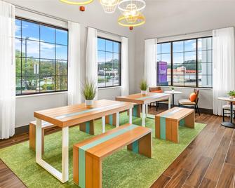Spark by Hilton Duluth - Duluth - Lobby