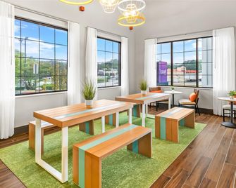 Spark by Hilton Duluth - דולות' - לובי