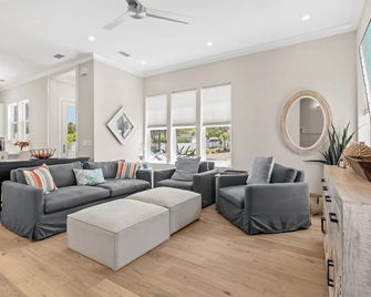 Inlet Casita by Avantstay 3 Blocks to Beach - Rosemary Beach - Living room