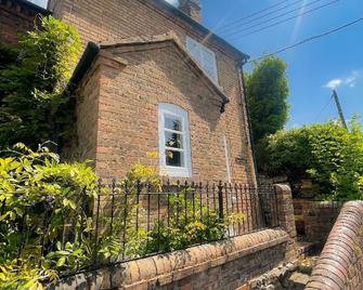 Carrow Cottage - Ironbridge - Building