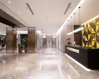 Shandong International Hotel (Jinan Quancheng Square Daming Lake Branch) - Jinan - Lobby