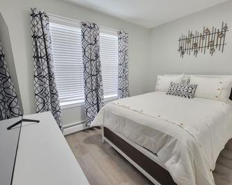 One room for rent shared bathroom and kitchen - Hartford - Bedroom