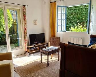 Gîte du bambou bleu, in the Parisian countryside - Saint-Augustin - Salon