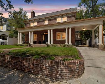 Spacious, newly renovated 4-bedroom house in S Tampa Near Water/Downtown - Tampa - Bâtiment