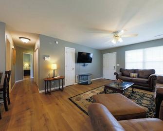 Quiet, Family Friendly Home - Columbia - Living room