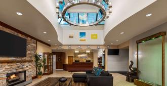 Days Hotel by Wyndham Allentown Airport / Lehigh Valley - Allentown - Lobby