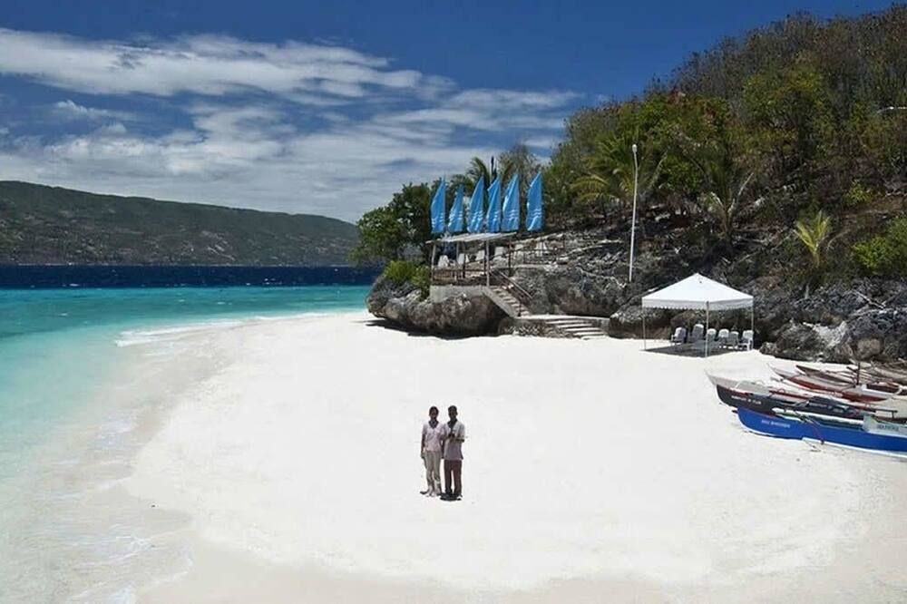 Island Front / Bangcogon Resort and Restaurant