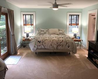 The Red Hill Retreat - Woods Water History Privacy - Croton on Hudson - Habitación