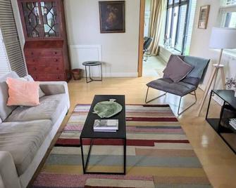 Cross Passage House - Lunenburg Ns - Lunenburg - Living room