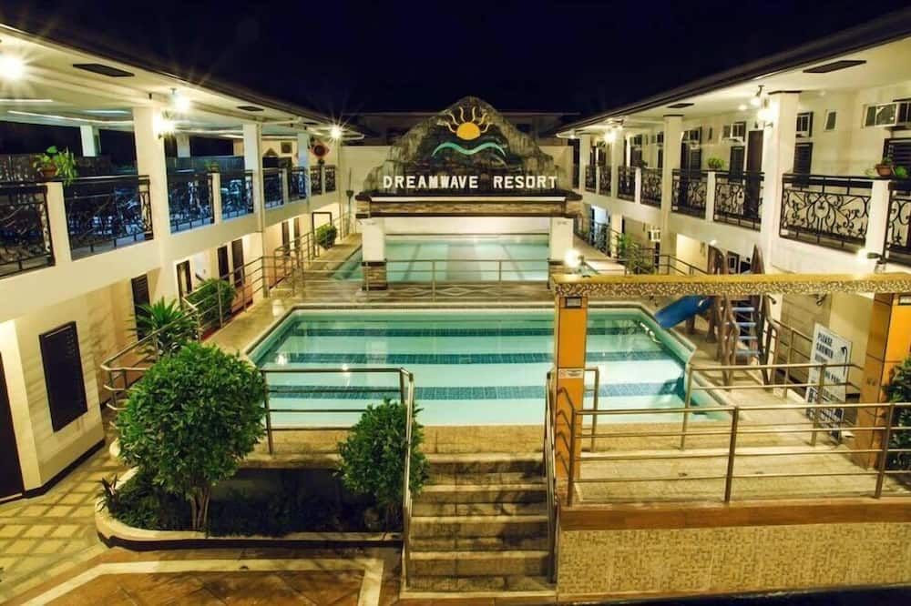 Dreamwave Resort Laguna - Calamba - Piscina