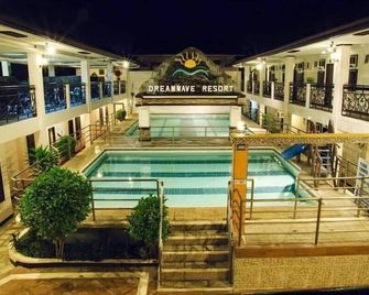 Dreamwave Resort Laguna - Calamba - Piscina