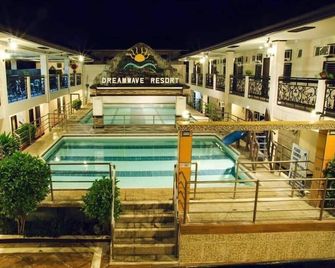 Dreamwave Resort Laguna - Calamba - Piscina